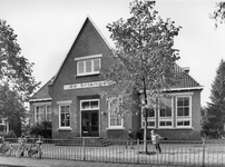 837745 Gezicht op het gebouw van de christelijke lagere school De Triangel (Kortenburglaan 13) te Doorn.